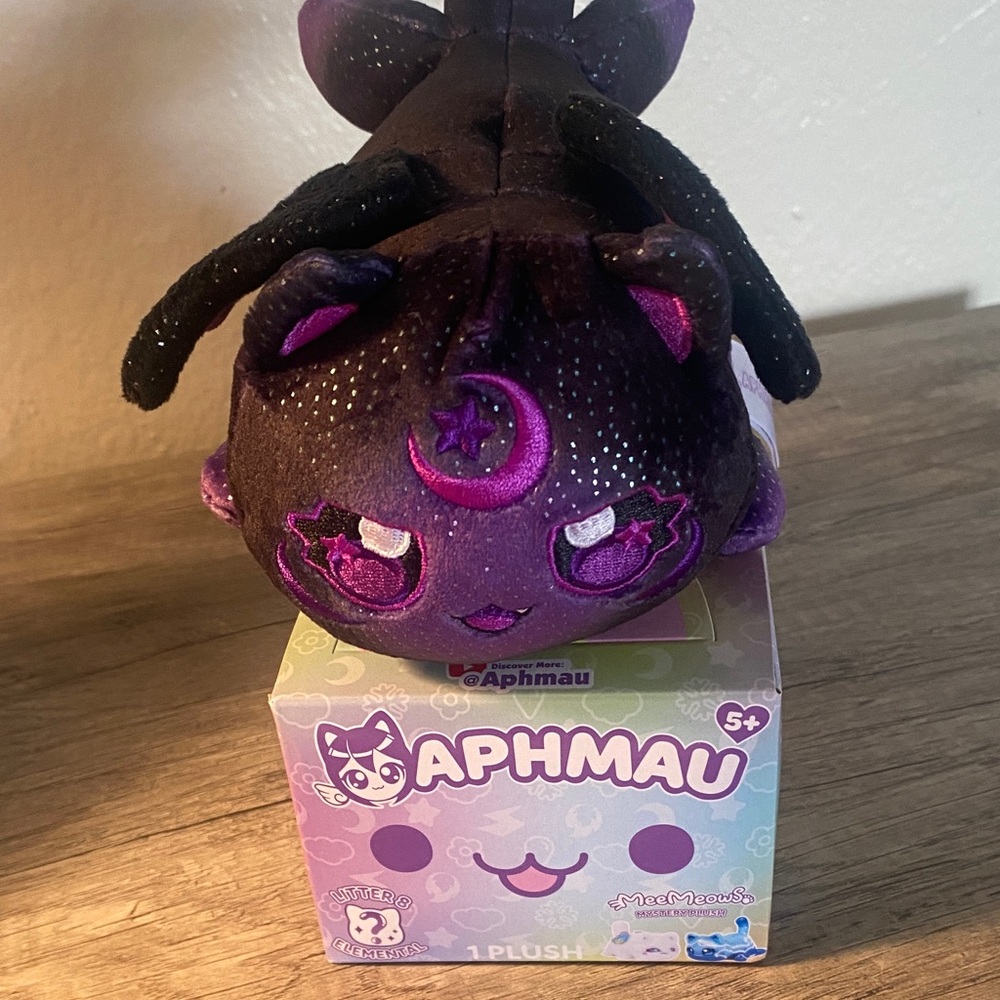 Aphmau Purple and Black Plush Toy
Dark cat
Rare